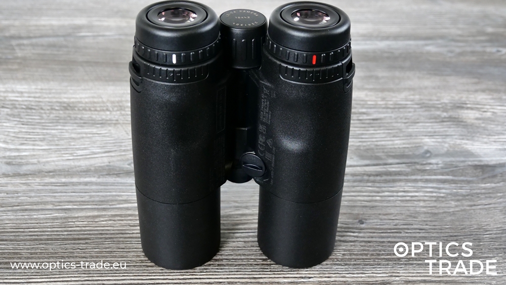 Leica Geovid 10x42 R - Thumb Rests on the Back